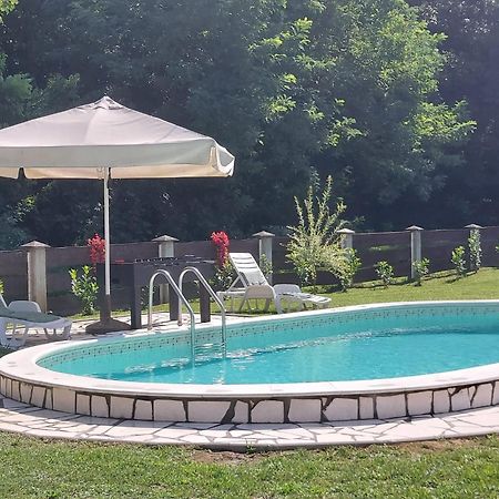 Kuca Za Odmor Mazuran Villa Karlovac Exteriör bild