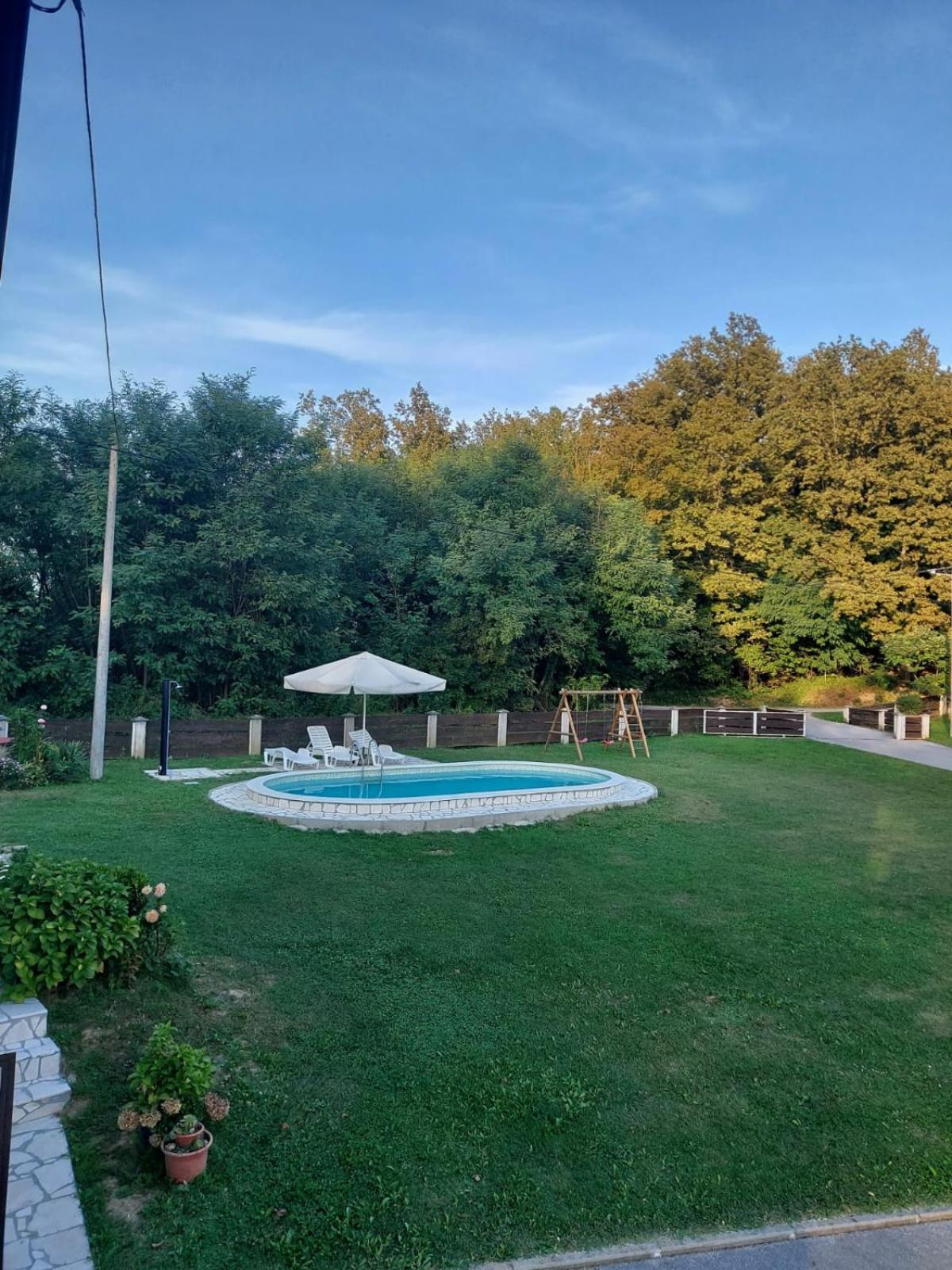 Kuca Za Odmor Mazuran Villa Karlovac Exteriör bild