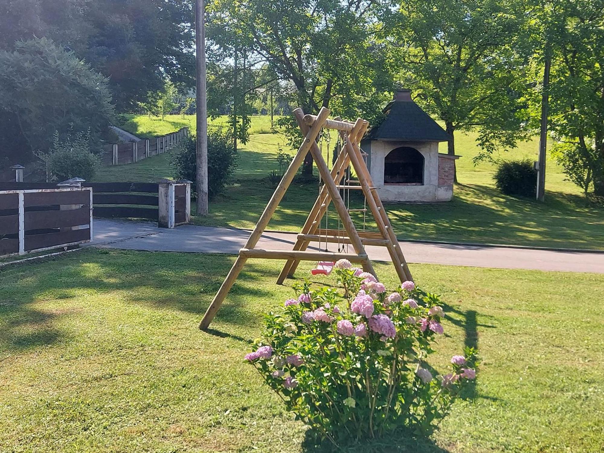 Kuca Za Odmor Mazuran Villa Karlovac Exteriör bild