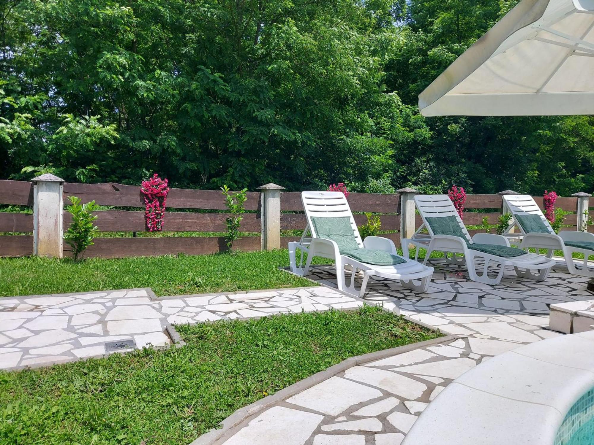 Kuca Za Odmor Mazuran Villa Karlovac Exteriör bild