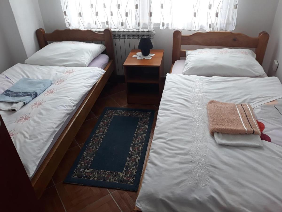 Kuca Za Odmor Mazuran Villa Karlovac Exteriör bild